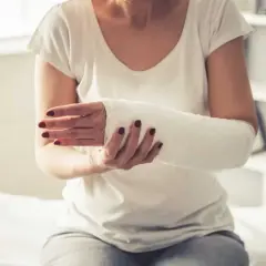 Skręcenie nadgarstka: Ile trwa leczenie i jak szybko wrócić do formy?
