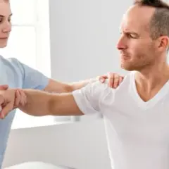 Fizjoterapeuta a L4: Kto wystawia zwolnienie lekarskie?