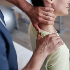 Ból szyi? Sprawdź przyczyny i skuteczne metody leczenia