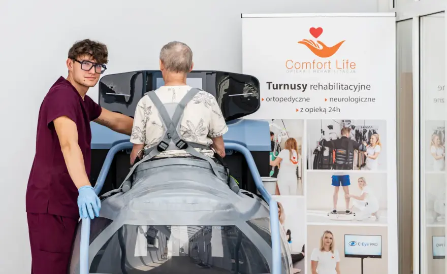 Co należy się po operacji kręgosłupa? Zasiłek, rehabilitacja i sprzęt