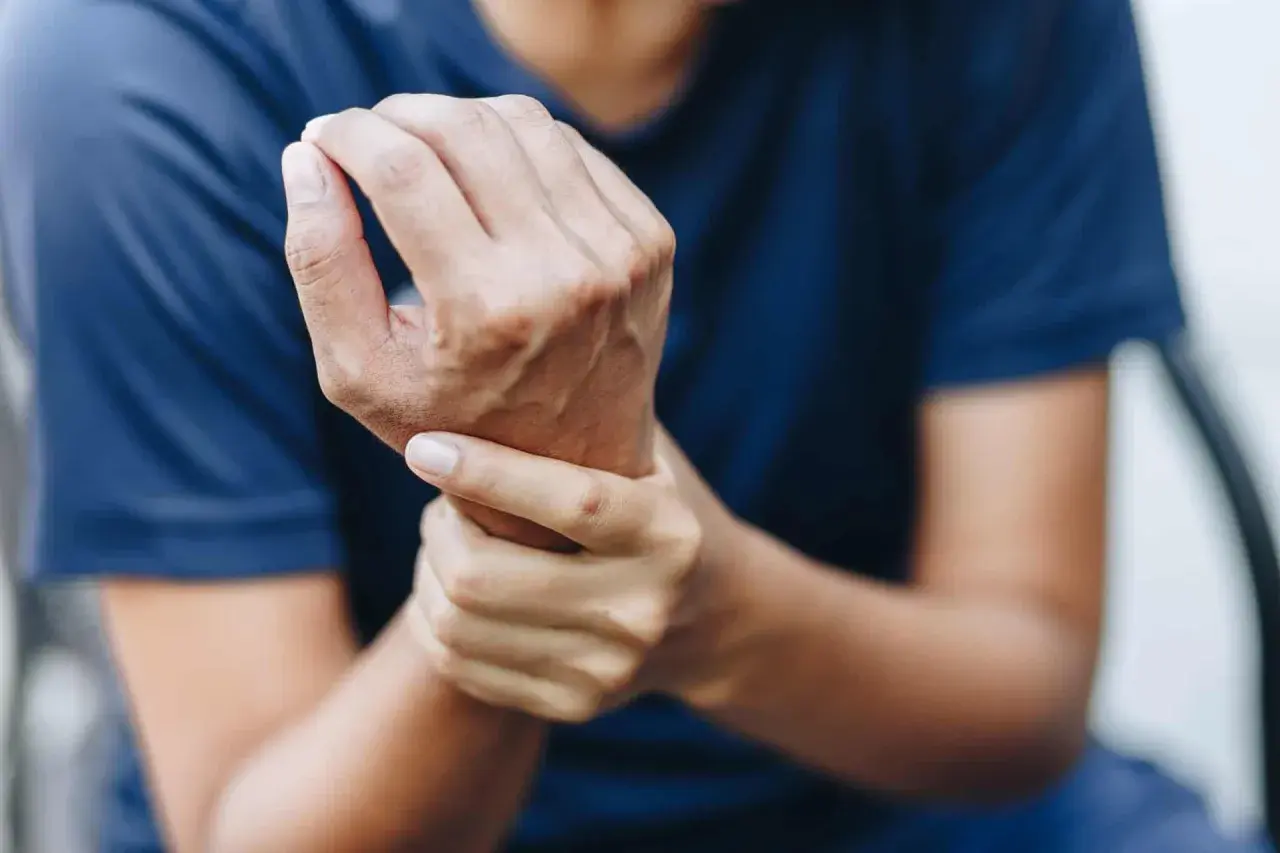 Skręcony nadgarstek? Szybka diagnoza i pierwsza pomoc RICE!
