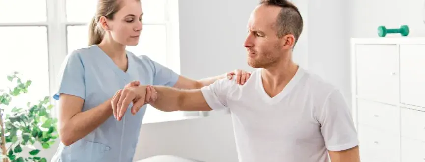 Fizjoterapeuta a L4: Kto wystawia zwolnienie lekarskie?