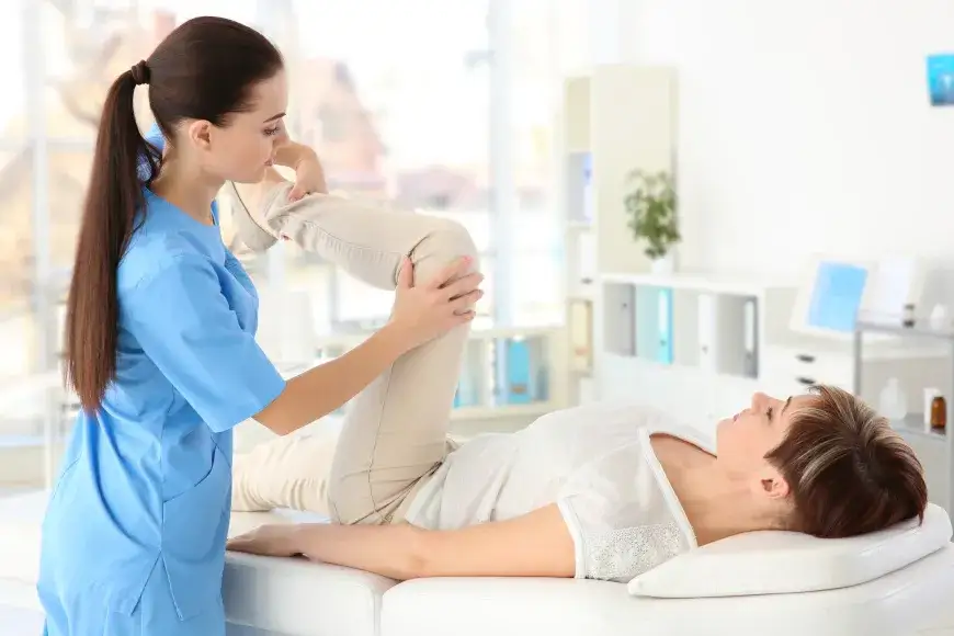fizjoterapeuta rehabilitacja pacjenta