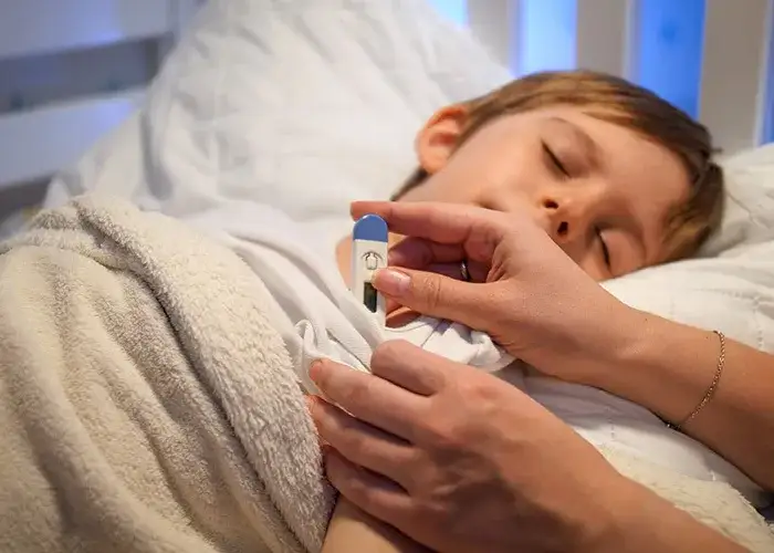 dziecko z wysoką gorączką
