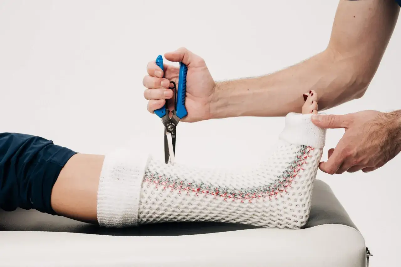 gips na skręconą kostkę